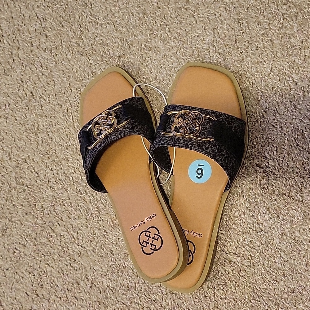 Flats - Picture 3 of 4